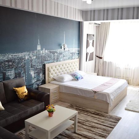 Studio Boutique Apartment Bishkek Bagian luar foto