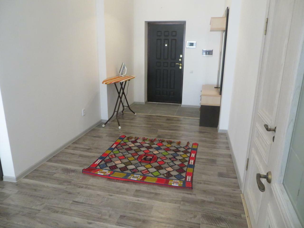 Studio Boutique Apartment Bishkek Bagian luar foto