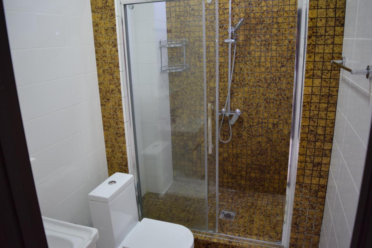 Studio Boutique Apartment Bishkek Bagian luar foto