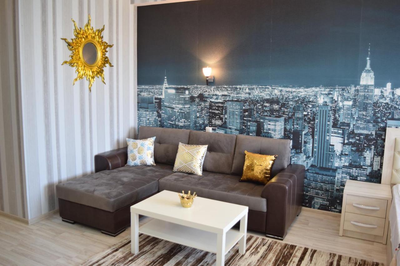 Studio Boutique Apartment Bishkek Bagian luar foto