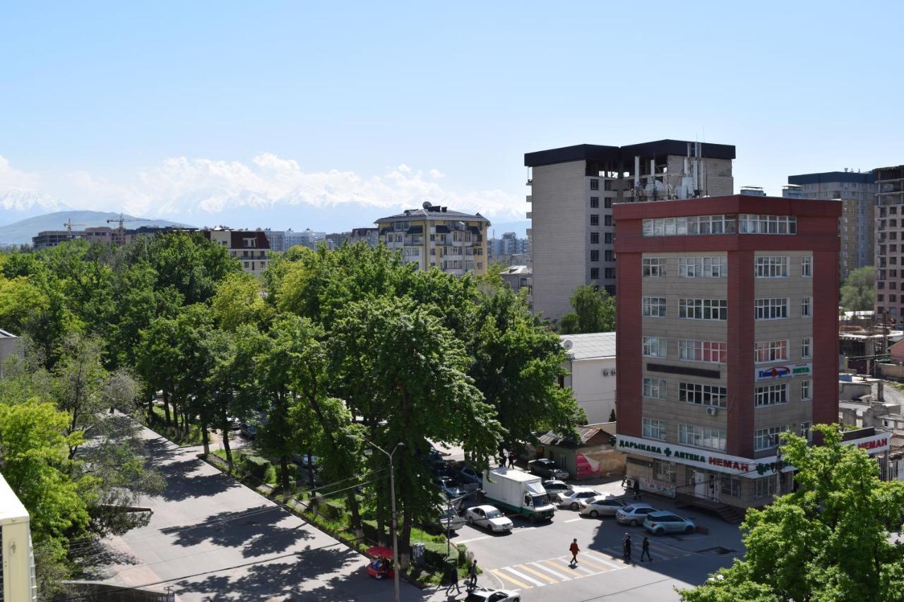 Studio Boutique Apartment Bishkek Bagian luar foto