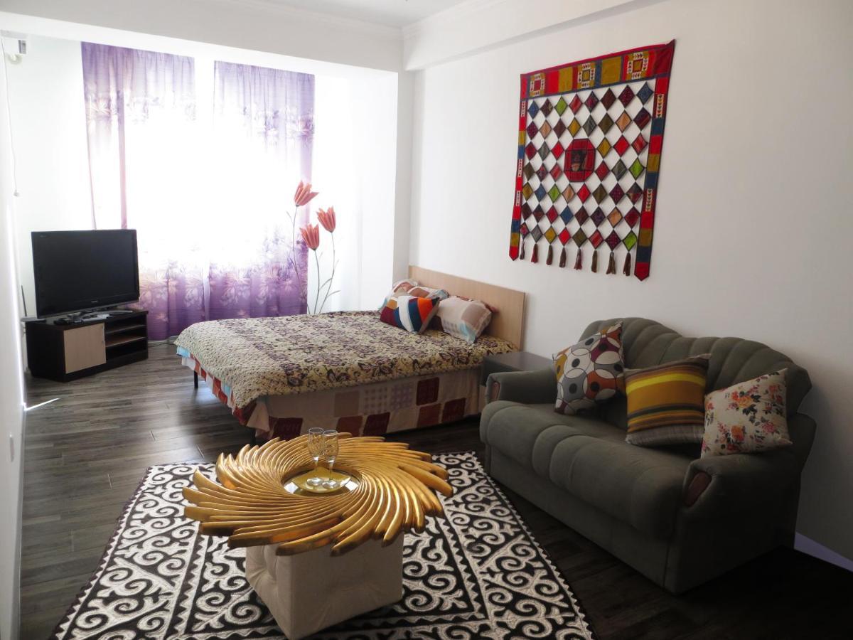 Studio Boutique Apartment Bishkek Bagian luar foto